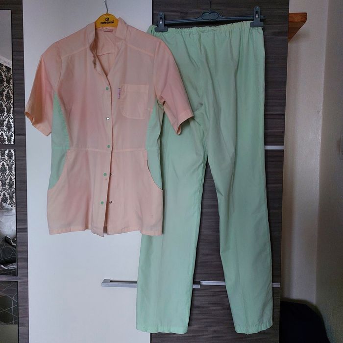 Халати,костюми медичні бу ( стан відмінний)