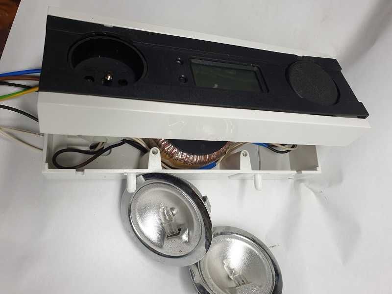 Lampa pod półkowa z zegarem