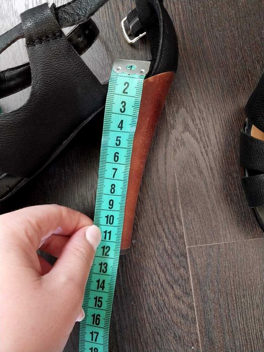 Босоніжки шкіряні