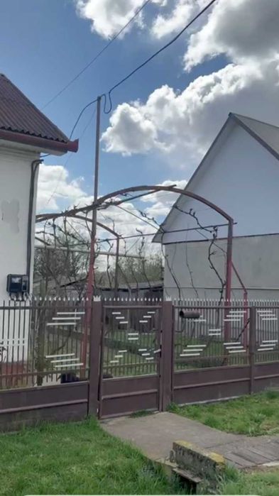 Продається будинок поруч м.Чоп