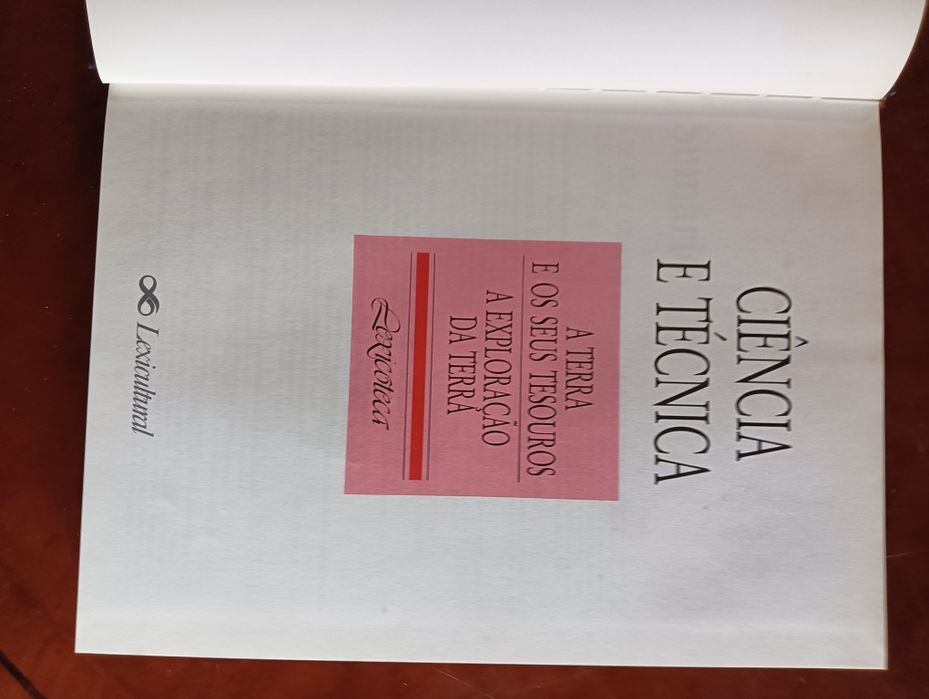 A Terra e os seus tesouros; A exploração da Terra	Como Novo!!