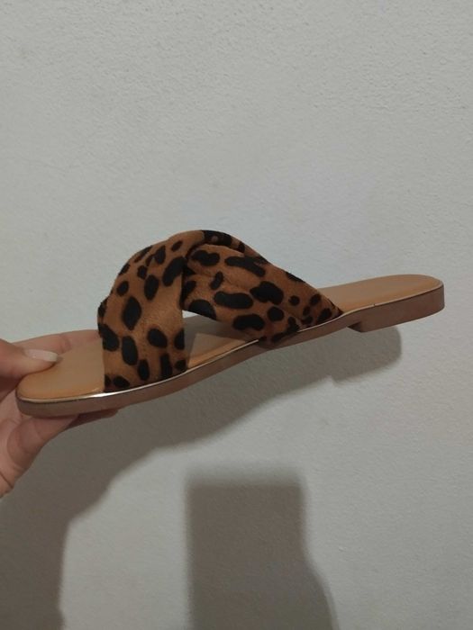 Chinelos padrão animal print novos