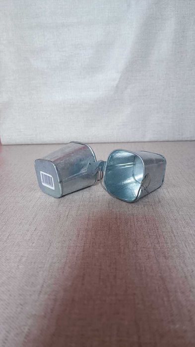 Baldes pequeninos em metal