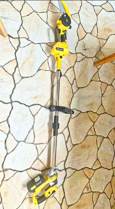 Serra a bateria com cabo extensor para poda