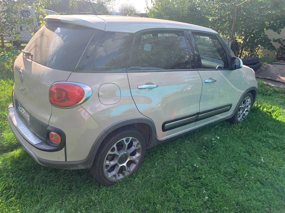 Американський автомобіль Fiat 500 L