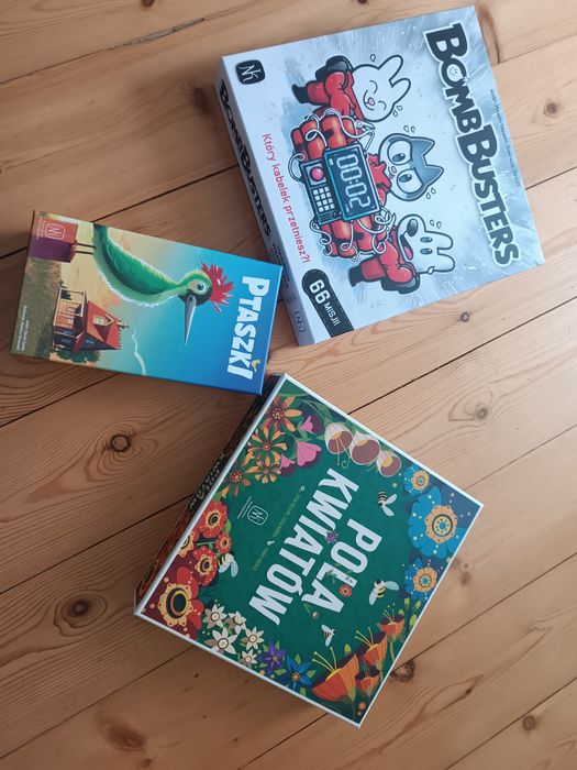 Zestaw gier planszowych i książek