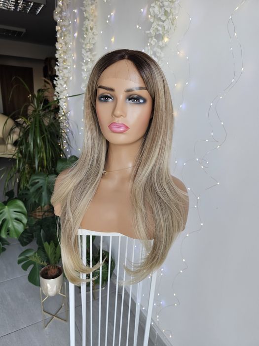 Długa peruka szampański beżowy blond Eliza naturalny efekt