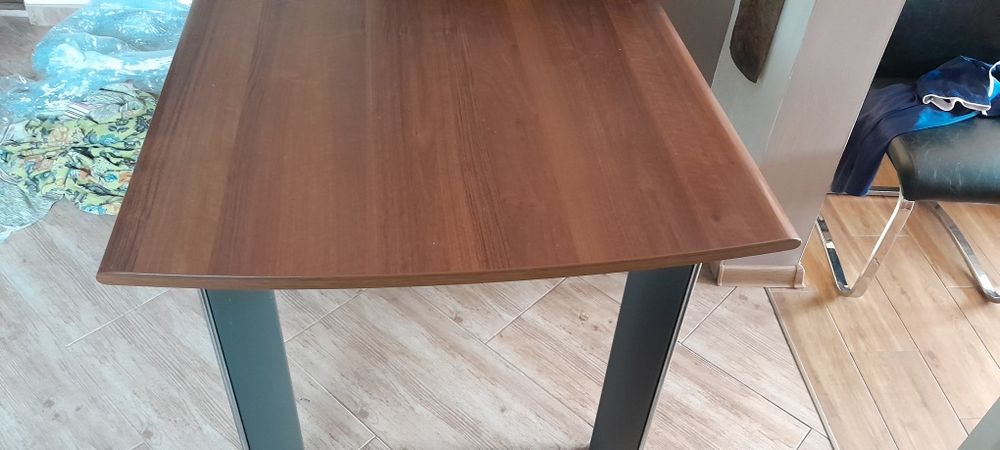 Stół do jadalni lub pokoju