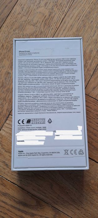 Puste opakowanie po iPhone 13 mini