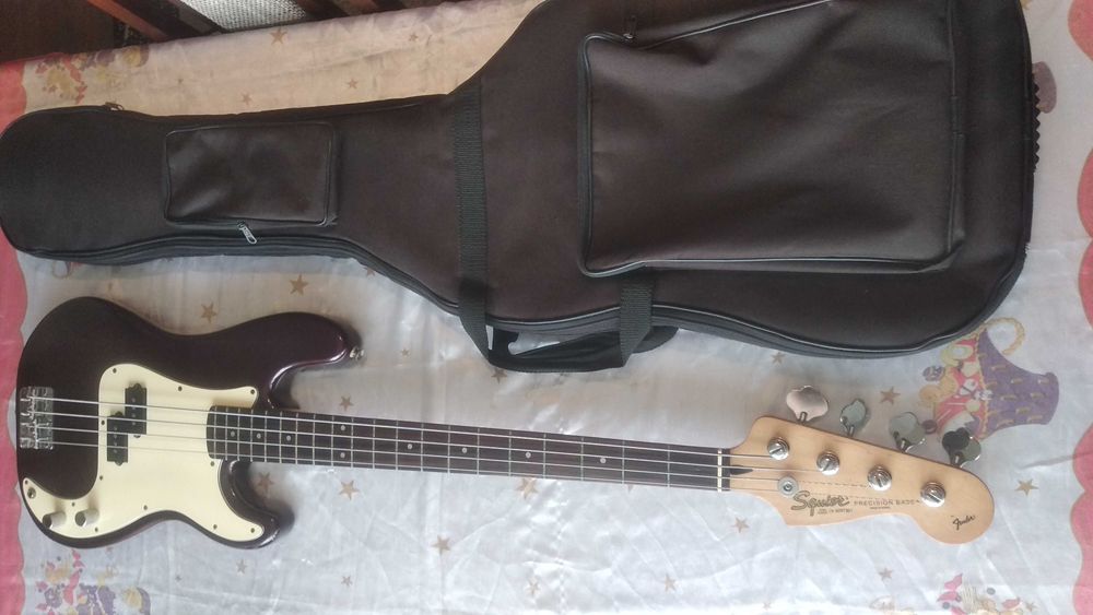 Gitara basowa Fender Squier Precision Bass.