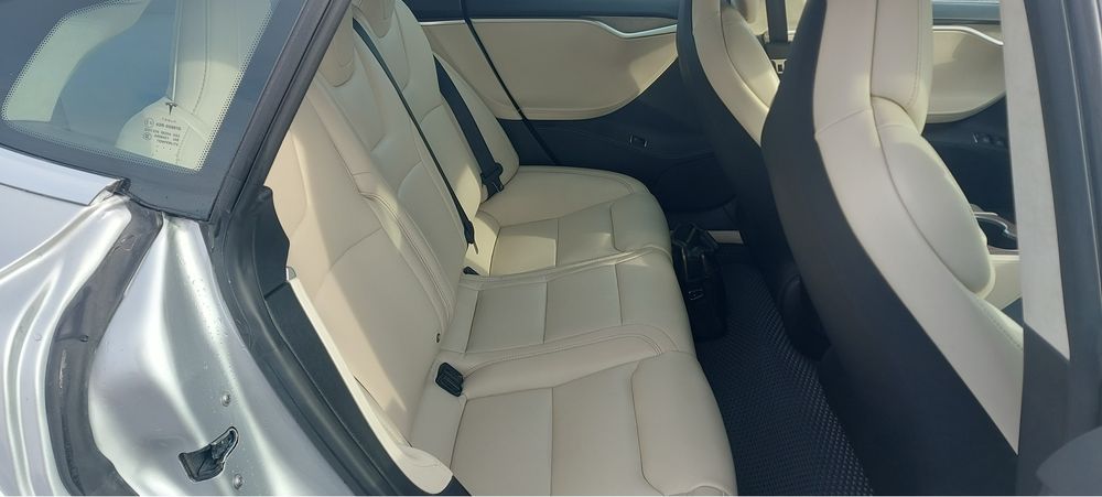 Тесла S 2017 г.