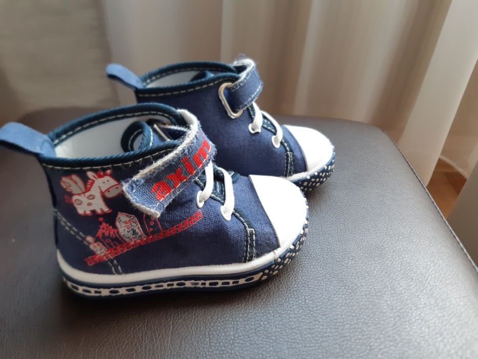 Buciki chłopięce trampki r.19