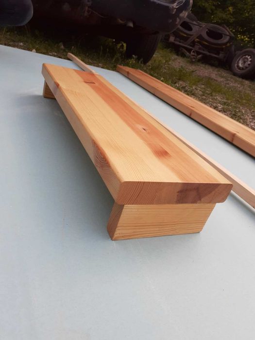 Schody sosnowe do własnego montażu