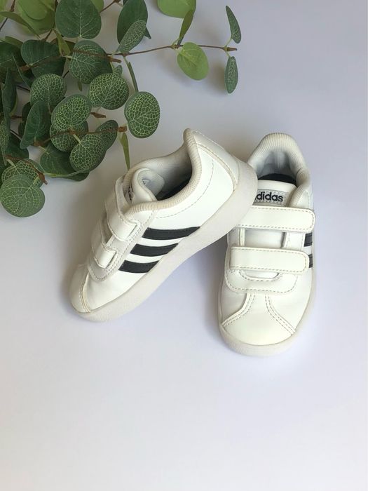 Кросівки Adidas Адідас Розмір 23 (US 6,5)