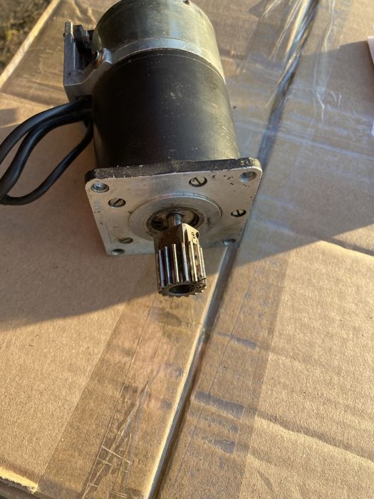 Silnik prądu stałego 24 v 100W z regulacją