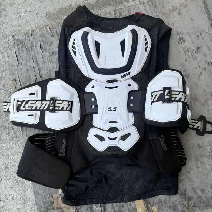 Zbroja buzer leatt 5.5 cross enduro L/XL  fox alpinestars