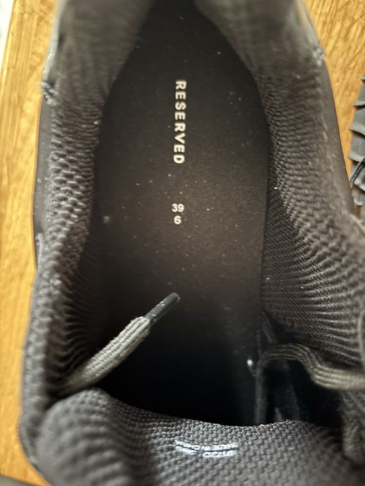 Кросівки Reserved