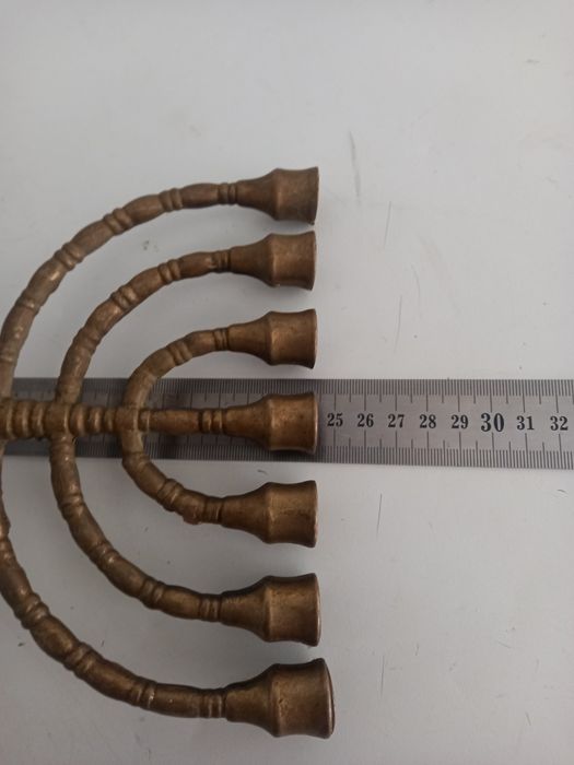 Candelabro de latão.