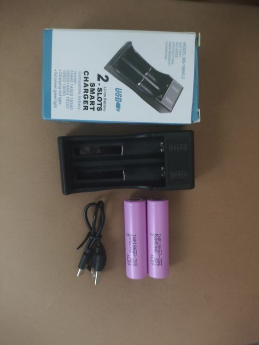 Carregador duplo + 2 Baterias Samsung 18650

Em excelente estado d