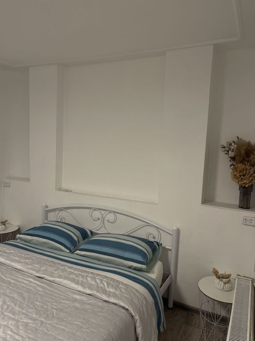 Подобова оренда великого будинку за містом з басейном з підігрівом