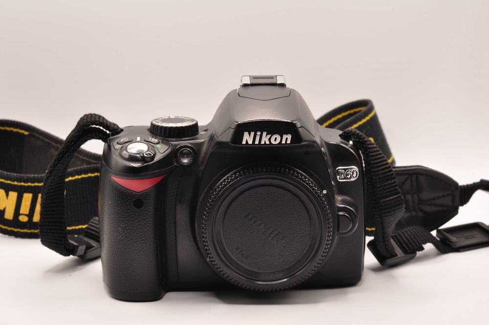 Nikon D60 + Punho Vertical/Grip + 2 Baterias – Excelente Estado  (19k disparos)