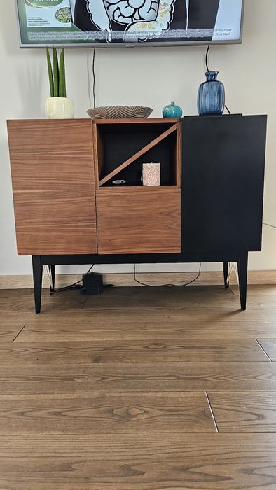 Komoda na nóżkach brązowo-czarna