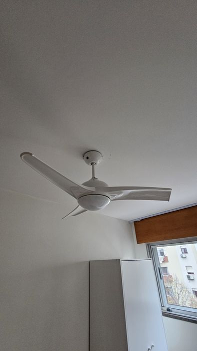 Ventoinha de teto com iluminação