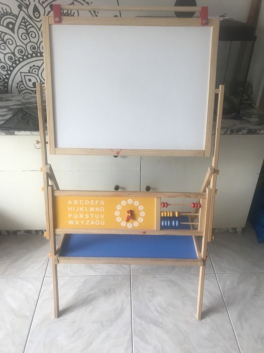 Quadro escolar criança duas faces