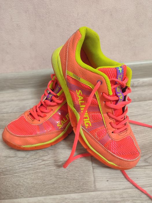 Футзалки, кроссовки, кросівки