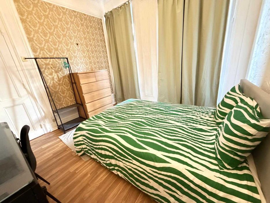 Quartos Casal amplos e luminosos em Saldanha  - ENTRADA IMEDIATA