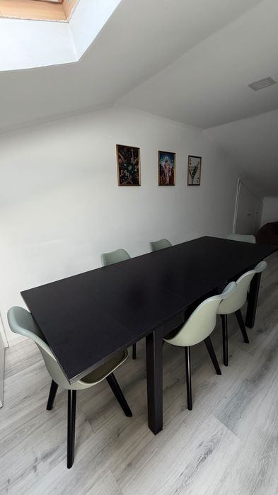 Mesa de jantar e cadeiras