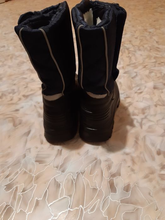 Продам дитяче взуття .