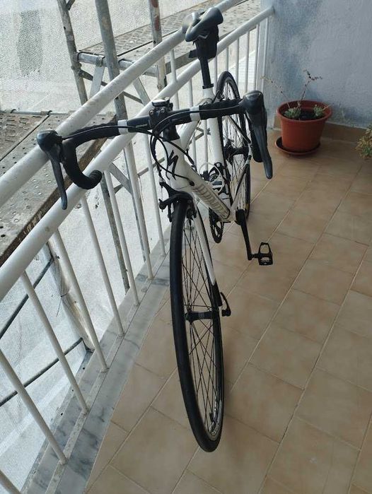 Bicicleta de estrada praticamente nova
