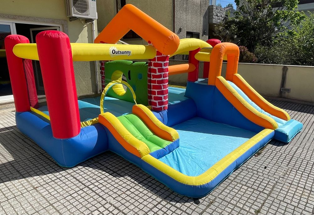 Alugo Insuflavel castelo magico por 50 euros