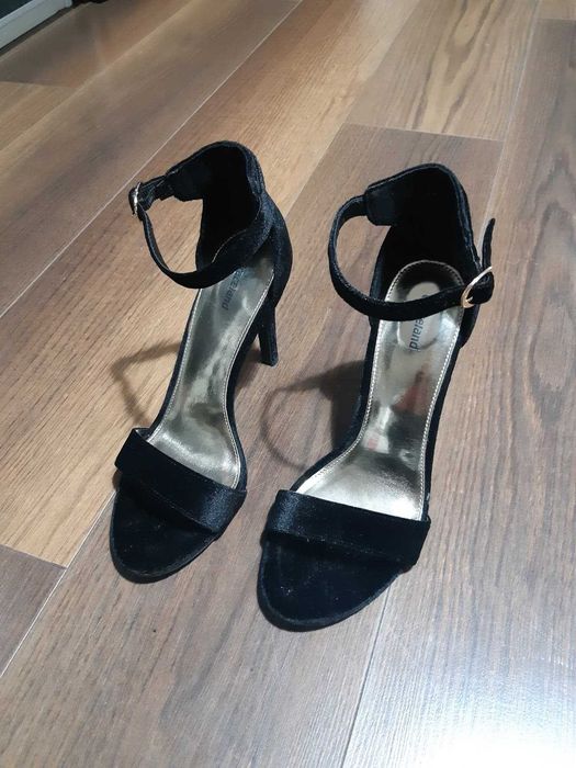 czarne, welurowe buty na obcasie Graceland