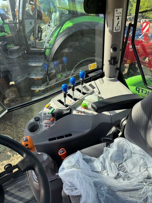 Трактор DEUTZ-FAHR 5115 ДОЙЦ ФАР Кейс Клас Джон дір Масей
