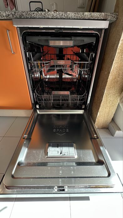 Máquina de Lavar Loiça WHIRLPOOL