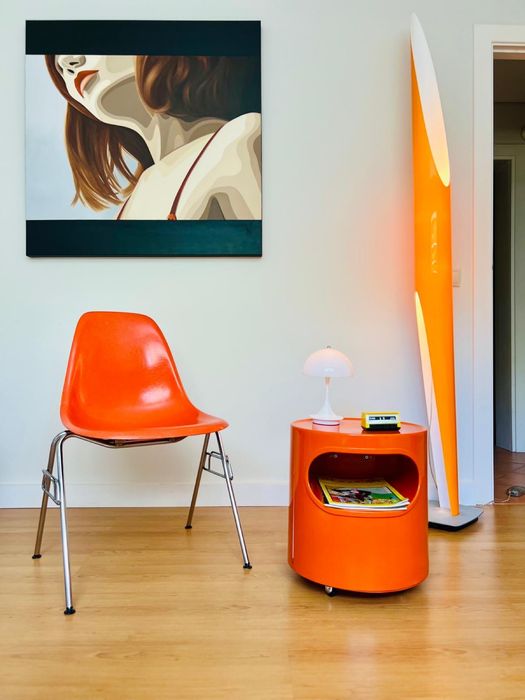 Cadeira laranja fibra de vidro Charles and Ray Eames