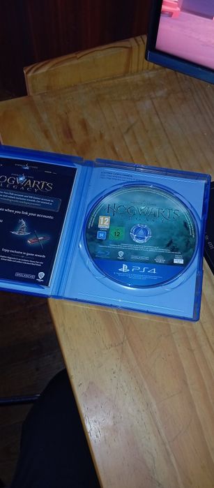 Devil May Cry 5 - ps4 (Sem DLC) + Hogwarts Legacy: Edição deluxe (sem DLC, ler descrição)