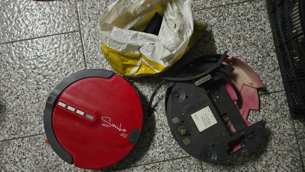 2 robôs aspiradores Samba, peças ou reparação