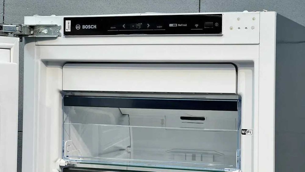 Вбудована морозильна камера Bosch GIN81HCE0
