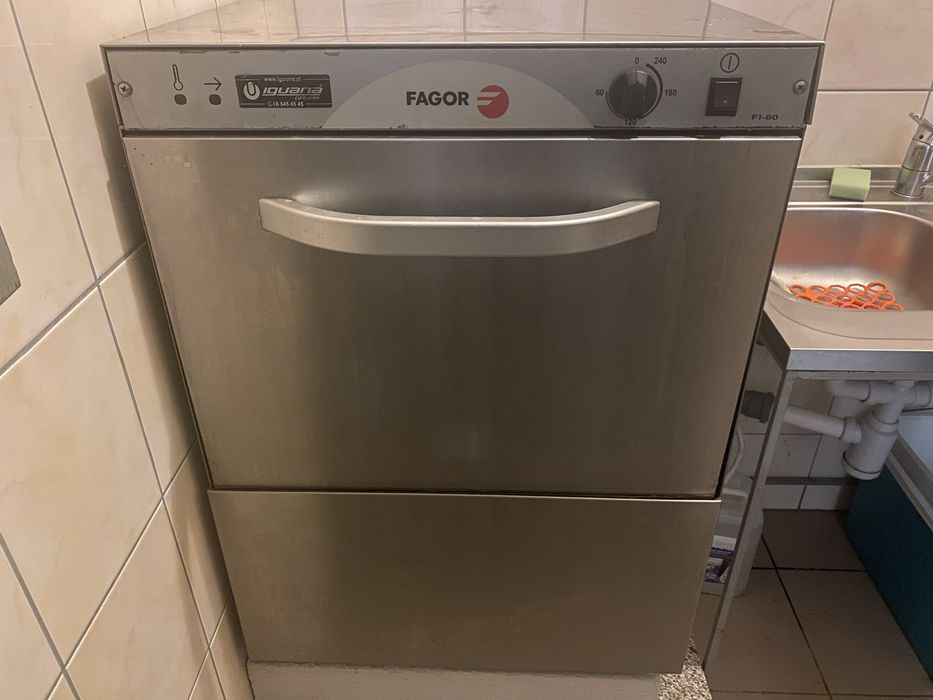 Gastronomiczna zmywarko wyparzarka