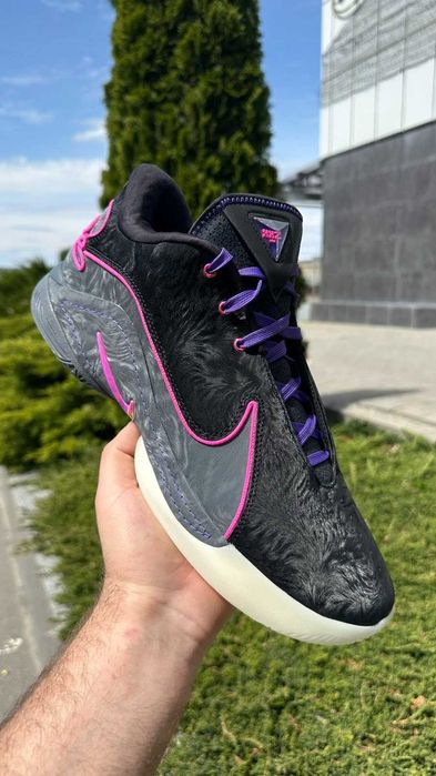 Nike LeBron XXII "Blacklight" [EUR 42, 42.5, 47.5] NEW