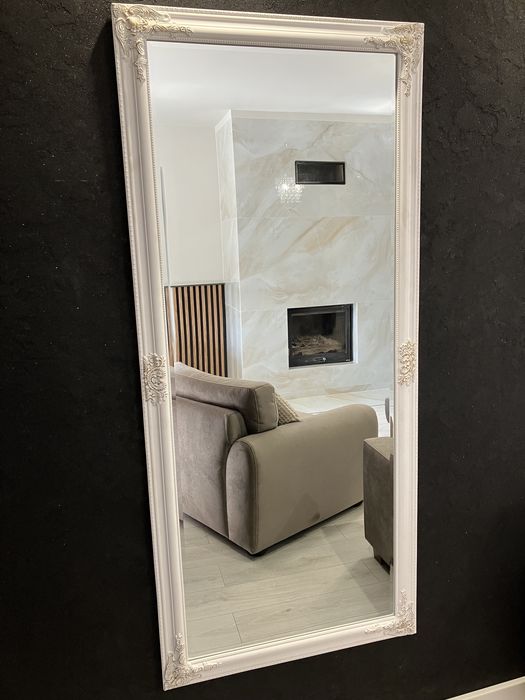 Arkadia blisko jeziora i lasu