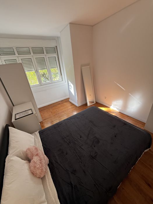 Quarto mobiliado para arrendar no centro de Lisboa