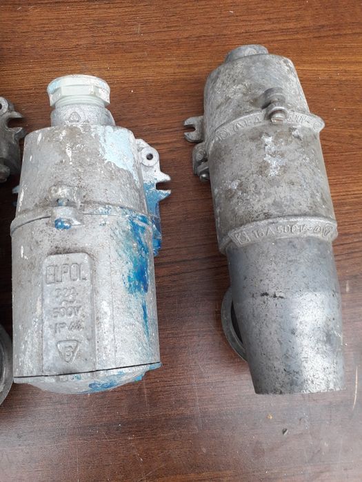 Wtyki,  gniazda na płaskie bolce