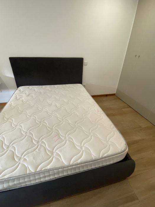 Cama estofada nova