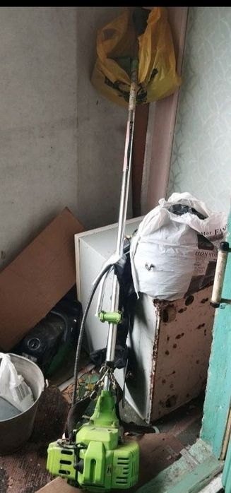 Продам Бензокосилка