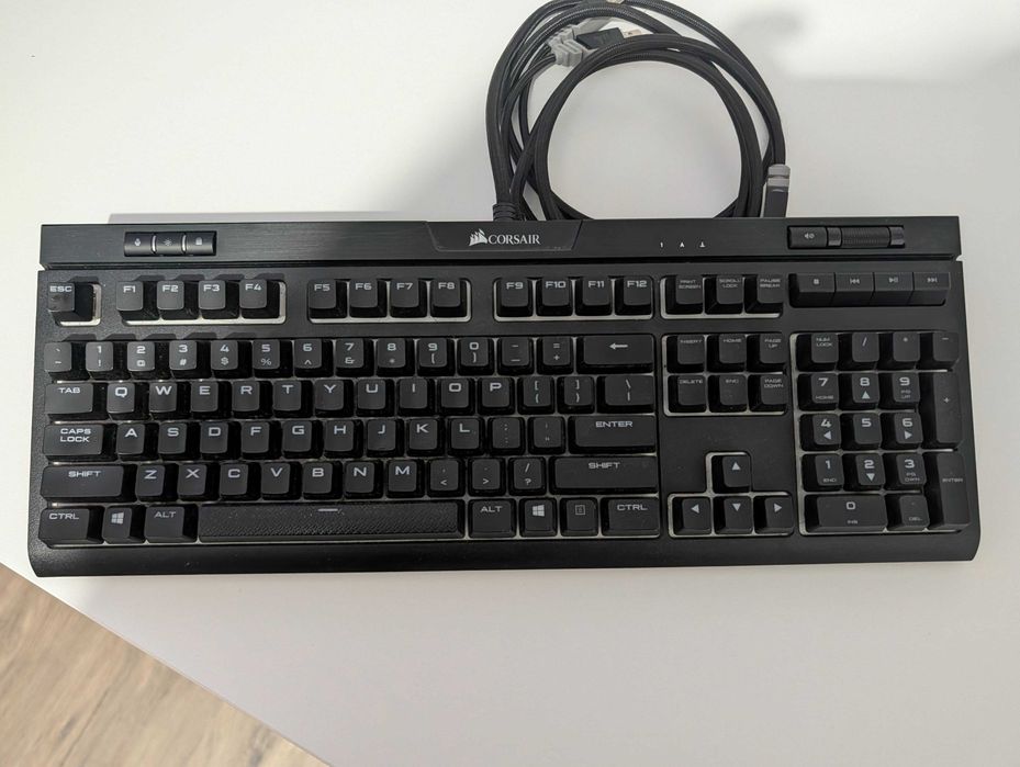 Teclado Corsair Strafe mk2