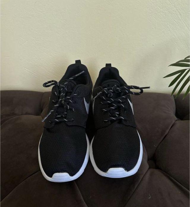 Кросівки Nike..